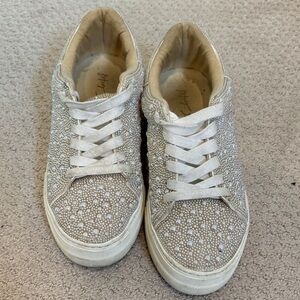 Betsey Johnson Pearl Sneakers W6.5